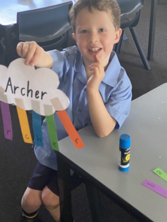 Kinder learning their names (13)