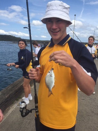 Joseph_Nelson_with_his_huge_catch_on_the_Marine_Aquaculture_excursion.JPG