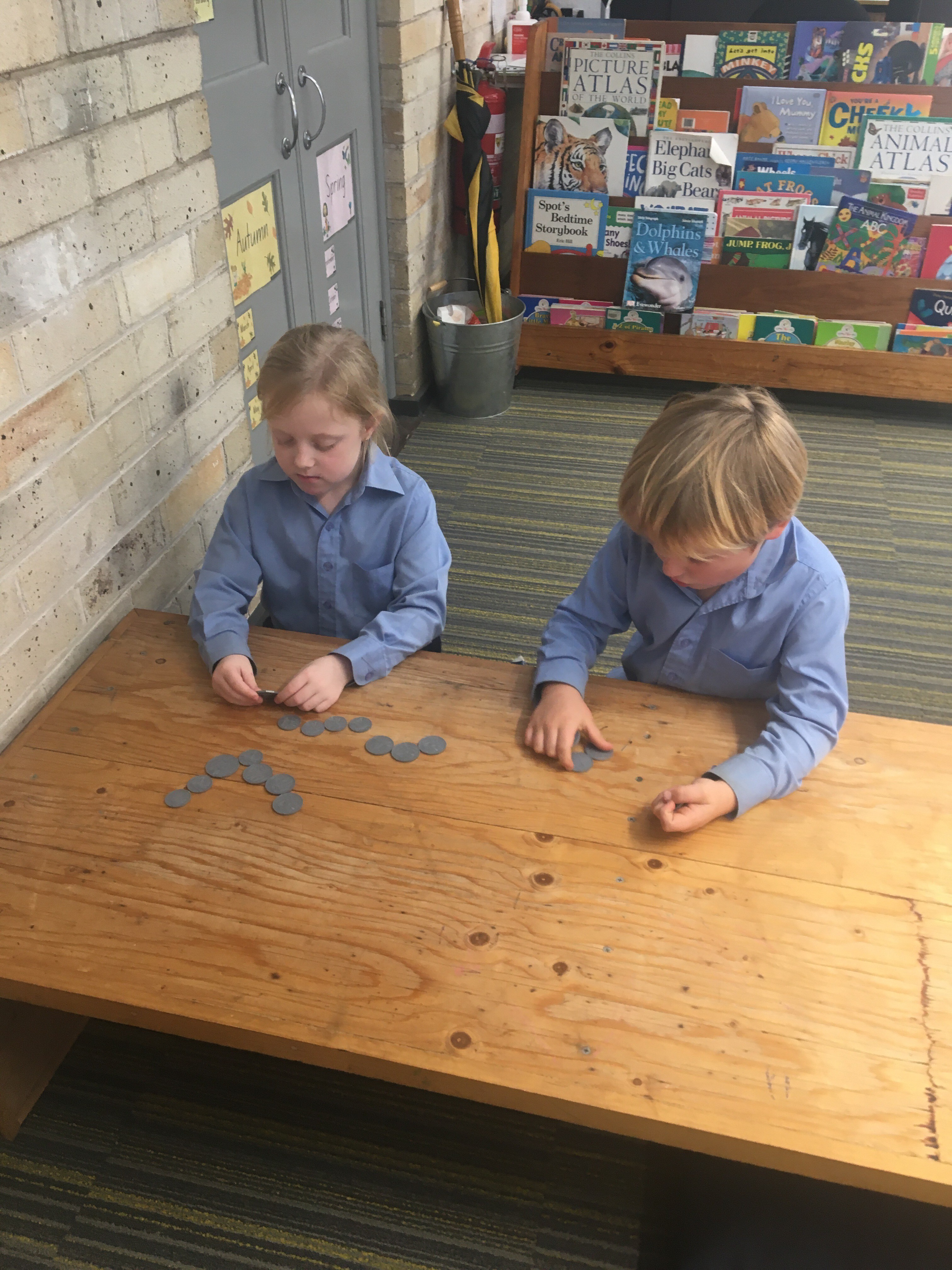 Kinder counting money3