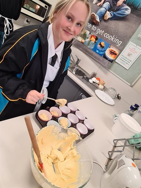 Yr9 Cup Cakes Baking (20)