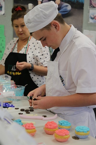 Yr9 Food Tech Cup cakes DW 130820 (4)