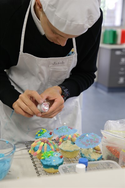 Yr9 Food Tech Cup cakes DW 130820 (36)
