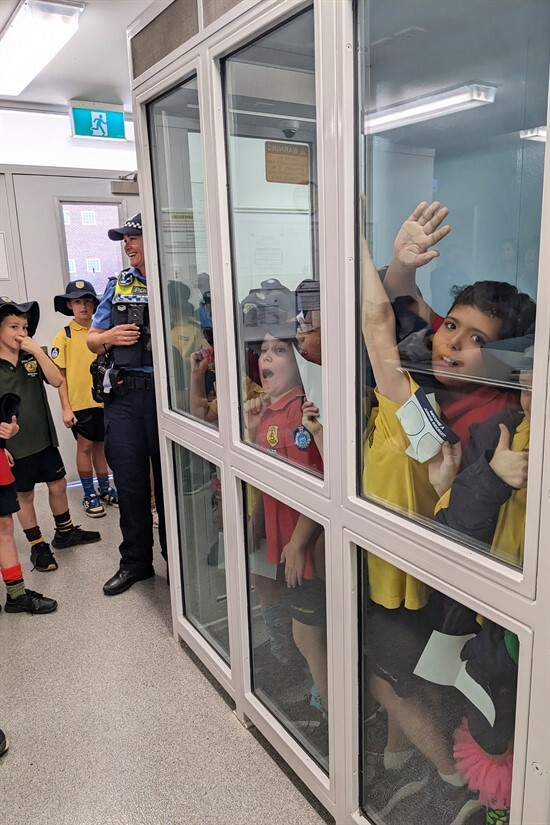 Yr 3s at Northam Police Station June 14 - 2023 (18)