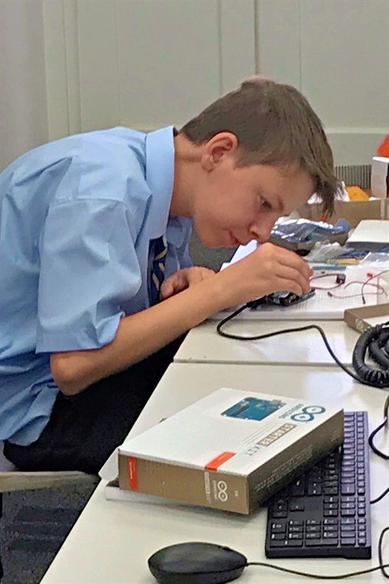 Year 9 students explore electronics and programming T2 Wk2 (2)