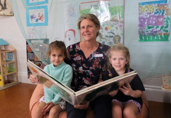 Pittsworth Kindergarten - Faye Shayler with students.JPG